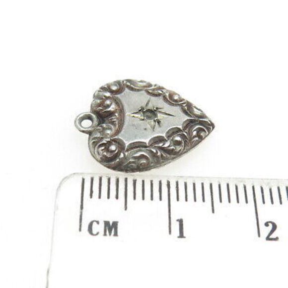 925 Sterling Silver Antique Victorian Repousse Heart Pendant (missing stone) - Picture 3 of 7